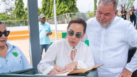 El malestar del alcalde Roberto Contreras se genera porque el vicealcalde Omar Menjivar señaló que la esposa Zoila Santos es mas alcaldesa que el igual que su yerno.