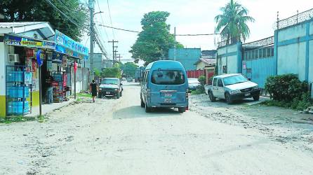 Por esta zona transitan a diario autobuses de varias rutas del transporte urbano. Fotos: Moisés Valenzuela