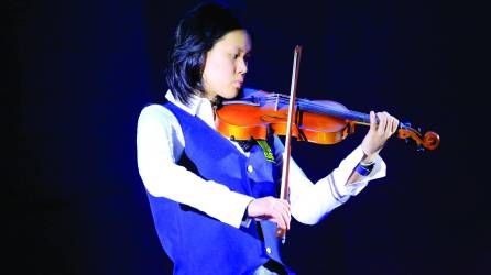 Mimi Ham ejecutó con clase su violín.