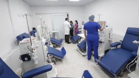 <b>La clínica de hemodiálisis del hospital Mario Rivas atiende a unos 50 pacientes.</b>