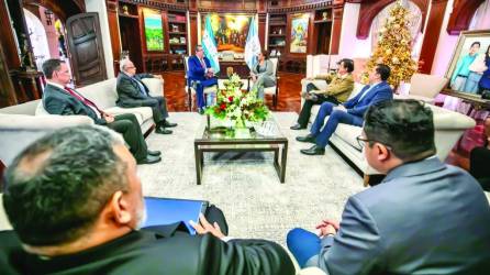Casa Presidencial informó que en la reunión Castro y Arévalo pasaron revista a los asuntos bilaterales y cómo fortalecerlos.