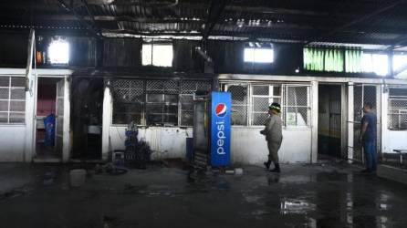 Así quedó el local donde se originó la explosión y posterior incendio en el mercado Medina de San Pedro Sula.