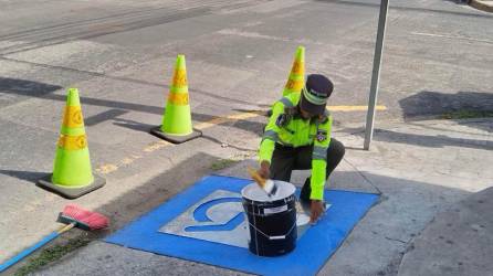 Este sábado se inició con los trabajos de sensibilización para el buen uso de las plazas de aparcamiento o estacionamiento reservado para personas con discapacidad.