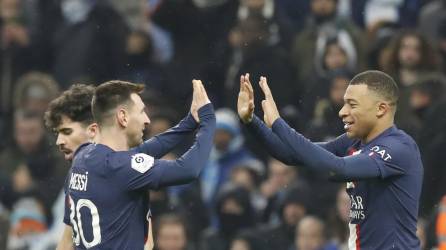 Lionel Messi y Kylian Mbappé lideraron la victoria del PSG en el clásico francés.