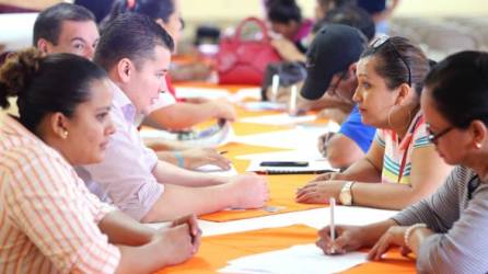 Orientación. Algunos bancos responderán consultas sobre refinanciamientos antes de que entre en vigor la Ley de Alivio de Deudas.