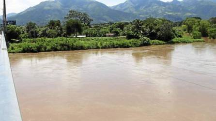 Las fuertes lluvias han incrementado el nivel del Ulúa.