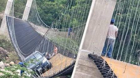 Así quedó la estructura del puente de hamaca en Chinda, Santa Bárbara.