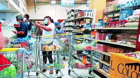 La mayoría de supermercados cerrarán a las 5:00 pm.