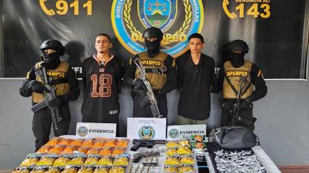 Rostros de los presuntos pandilleros detenidos este martes en La Lima, Cortés.