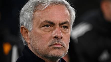 Mourinho se despide de la Roma con una final de Liga Europa, perdida ante el Sevilla, y la inolvidable consecución de la Liga Conferencia de 2022 en Albania.