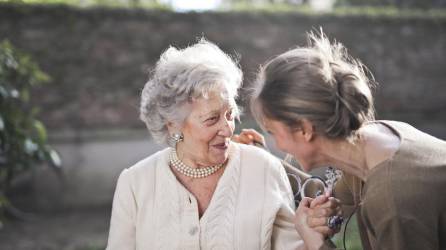 Es viable que la familia planee actividades en las que puedan ser incluidas las personas adultas mayores.