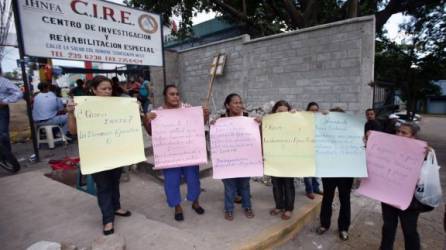 Tras el anuncio de liquidación del Ihnfa, algunos empleados se mantuvieron en protesta.