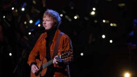 El cantautor británico Ed Sheeran se presenta en el escenario durante la ceremonia inaugural de premios Earthshot Prize en el Alexandra Palace de Londres el pasado 17 de octubre.