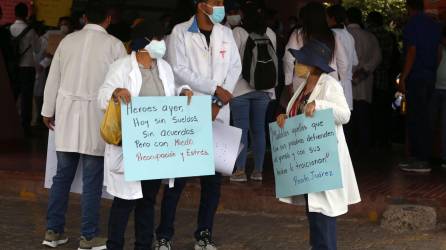 Recientemente medicos protestaron en Casa de Gobierno en TegucigalpaFoto: Emilio Flores
