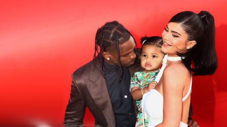 Travis Scott y Kylie Jenner le dieron un hermanito a Stormi.