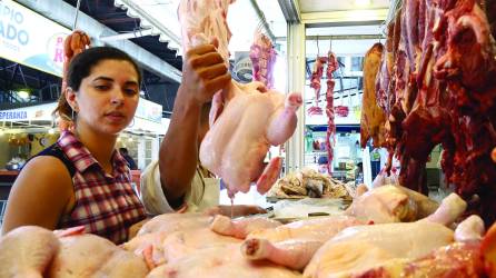 La carne de pollo es básica en la alimentación de los hondureños que lo ven como una opción debido a que su costo no es tan alto.