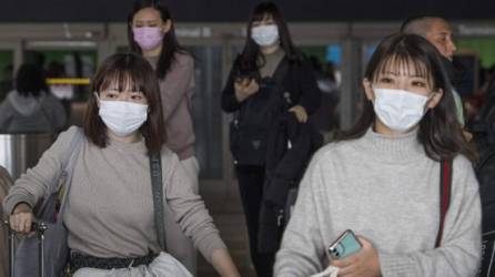 En total 79.824 personas han contraído la enfermedad COVID-19 en China continental, de las cuales 2.870 han muerto.(Photo by Mark RALSTON / AFP)