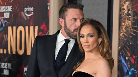 Ben Affleck y Jennifer López en la premier de This Is Me...Now: A Love Story”.