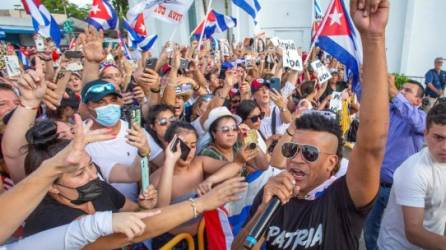 Las protestas comenzaron el domingo y se registra un muerto hasta el momento.