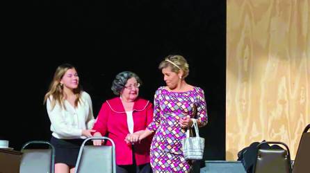 Los actores del CTS están ensayando una obra para que el teatro abra el telón de nuevo.