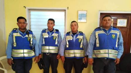 Cuatro policías fueron capturados en una calle que conduce al municipio de Nacaome.