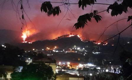 Ciudadanos captaron desde sus hogares las dimensiones del incendio que redujo a cenizas un gran porcentaje de bosque de pino del sitio denominado El Orégano.