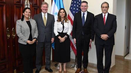 La reunión con el oficialismo y la oposición fue en la embajada de Estados Unidos.