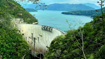 <b>Toma aérea de la central hidroeléctrica Francisco Morazán, más conocida como El Cajón. Fotos: La PRENSA</b>