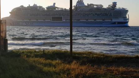 Icon of the Seas llegó a Roatán este lunes.