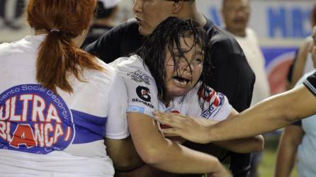 Doce personas murieron en una estampida de aficionados que acudieron el sábado al estadio Cuscatlán de San <b>Salvador</b> para ver un encuentro entre el Alianza y FAS. Así reaccionaron mundialmente a la tragedia.