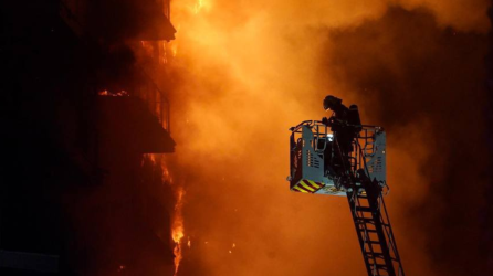 El edificio de 14 pisos albergaba 138 viviendas.