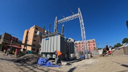 <b>La nueva subestación El Centro, que se construye en el barrio El Benque, va avanzando y estará lista este año. Foto: Héctor Edú.</b>