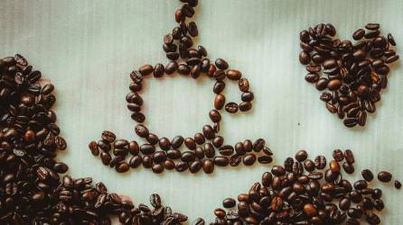 Desde las plantaciones hasta la taza, cada café cuenta una historia de sostenibilidad en constante evolución.
