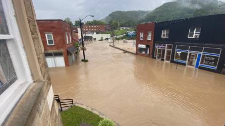 Kentucky sufre “unas de las inundaciones más devastadoras de su historia”