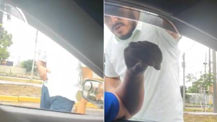 El hombre se agarra lo que se supone una pistola mientras increpa al conductor.
