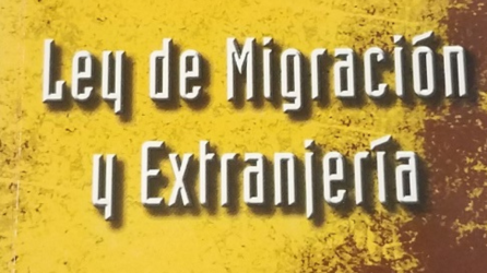 La Ley de Migración y Extranjería junto con su reglamento contienen los parámetros a seguir para convertirse en ciudadano de Honduras.