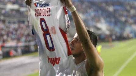 Edwin Rodríguez y su festejo en el definitivo 3-3 entre Olimpia y Motagua por la ida de semifinales.