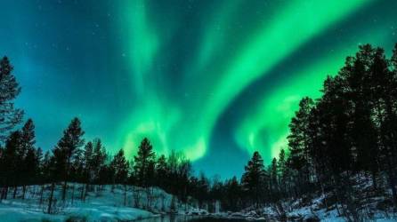 Este año 2024 se observarán más auroras boreales de lo común, incluso, en regiones donde nunca se han visto, así lo han afirmado expertos del del Centro de Predicción Meteorológica Espacial de la Oficina Nacional de Administración Oceánica y Atmosférica de Estados Unidos (NOAA, por sus siglas en inglés) en Colorado. Esta es la razón.