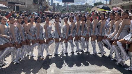 Uno de los cuadros de palillonas más esperados en Tegucigalpa realiza su recorrido hacia el Estadio Nacional.