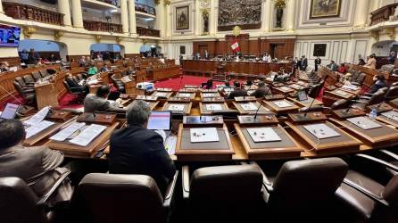 Vista del Congreso de Perú, que muestra la sala donde se reúnen los parlamentarios.