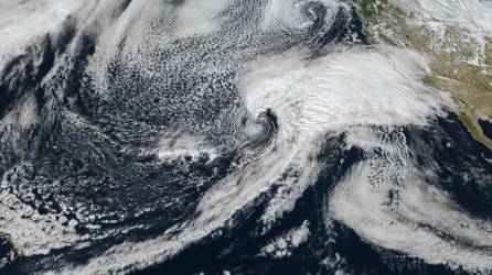 El NWS advirtió que la tormenta podría dejar récords “históricos” de lluvia acumulada.