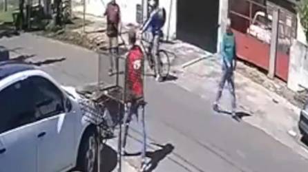 Video: Hombre mata a su vecino con un tubo de hierro