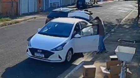 VIDEO: Hombre mata a asaltante que quería llevarle el automóvil