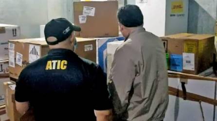 Así hallaron los agentes de la Atic y la Fetccop el lote de kits en una bodega de Toncontín.