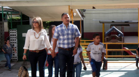 Wilmer Velásquez fue acompañado por su familia a ejercer el sufragio.