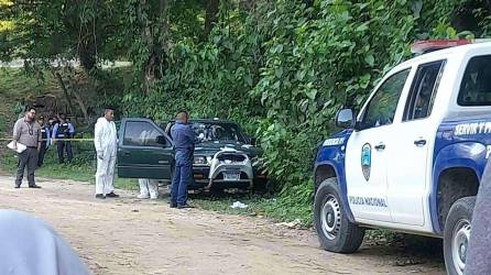 Waldina Vallecillo Cerna fue hallada muerta en su vehículo doble cabina verde en una calle de la comunidad de Tulián, Omoa, cercana a la represa. Las autoridades competentes hicieron el levantamiento del cuerpo.