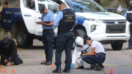 Miembros de la Policía Nacional en una escena del crimen.