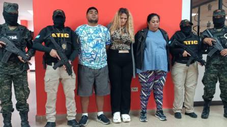 La Unidad Contra la Trata, Explotación Sexual Comercial y Tráfico de Personas (UTESCTP) y la Agencia Técnica de Investigación Criminal (ATIC) capturaron a los dueños y administradores del Fiesta Club, un club nocturno que operaba en el bulevar del Norte de San Pedro Sula en el sector Bermejo.