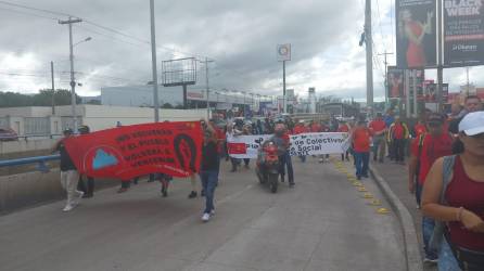 Los colectivos de Libre se movilizan este sábado en Tegucigalpa, pese a que no hubo una convocatoria oficial por parte del coordinador general Manuel Zelaya Rosales.