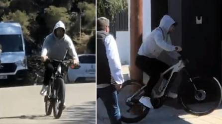 Lionel Messi fue captado por las cámaras del programa ‘El Chiringuito’ paseando en bicicleta por Barcelona.